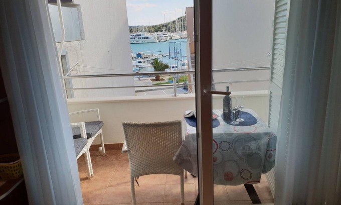 Rogoznica Apartment | One bedroom apartment with balcony and sea view Rogoznica (A-1089-c)