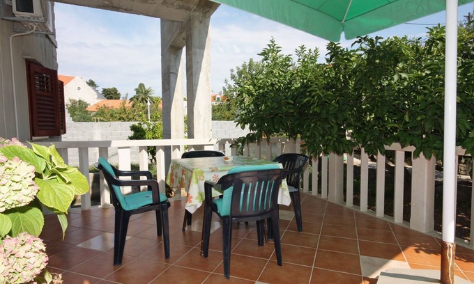 Sumartin Apartment | One bedroom apartment with terrace Sumartin, Brač (A-5620-a)