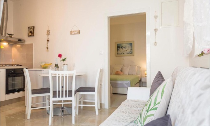 Metkovic Apartment | One-Bedroom Apartment in Metkovic