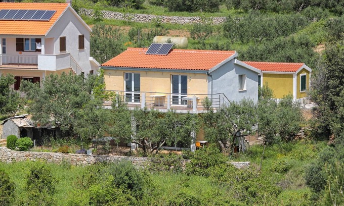 Gdinj Apartment | One bedroom apartment near beach Cove Skozanje, Hvar (A-14899-b)