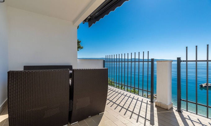 Omis Apartment | One bedroom apartment near beach Nemira, Omiš (A-4277-a)