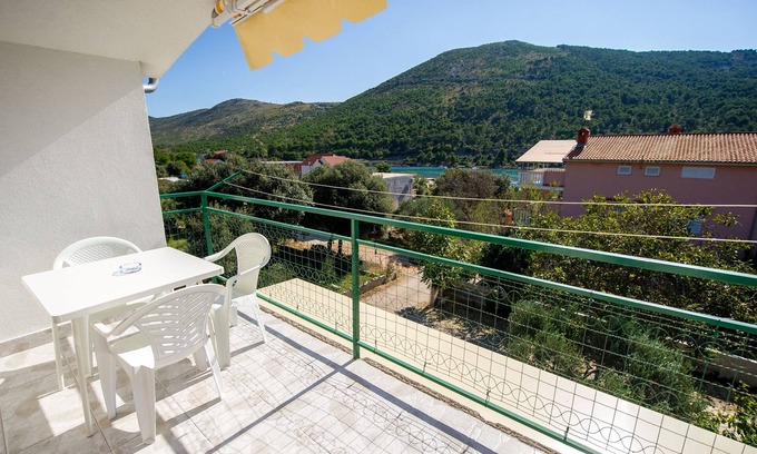 Grebastica Apartment | One bedroom apartment with balcony and sea view Grebaštica, Šibenik (A-14317-a)