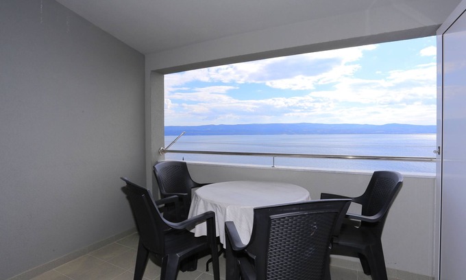 Tice Apartment | One bedroom apartment with terrace and sea view Nemira, Omiš (A-17039-b)