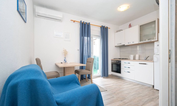 Tkon Apartment | One bedroom apartment with terrace and sea view Tkon, Pašman (A-17360-c)