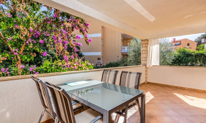 Pjescana Uvala Apartment | One bedroom apartment with terrace Pješčana Uvala, Pula (A-7349-b)