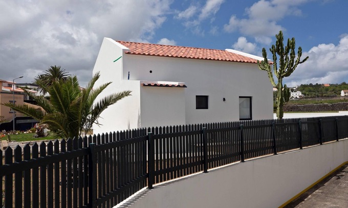 Livramento House | One Bedroom Flat - with one bed and 2 sofa beds - capacity 5 people