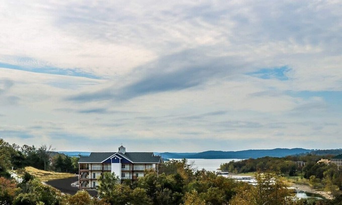 Branson Resort | One Bedroom Lakeside, Luxury Condo, Branson, Missouri 3957565