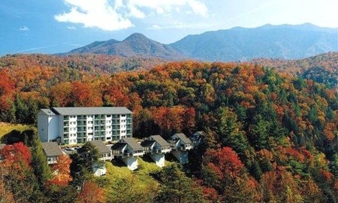 Gatlinburg Resort | One Bedroom Standard Luxury Villa, Gatlinburg, Tennessee (1884485)