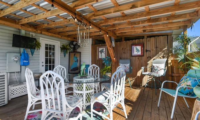Gulfport House | One block from the Gulf