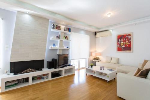 Palaio Faliro Apartment | ONE block from the sea Family house at Floisvos