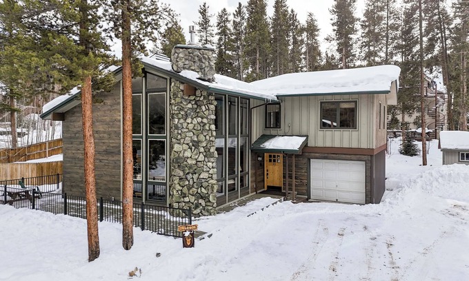 Warrior's Mark House | One mile to town/gondola, free shuttle route, 3 King beds