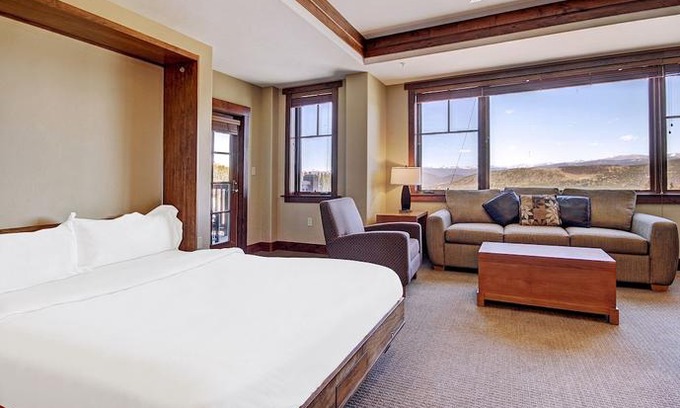 Peak 8 Apartment | One Ski Hill Place S8414