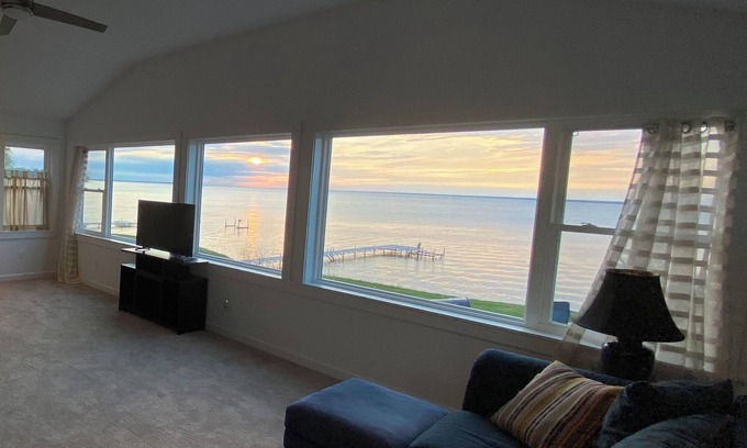 Town of Sullivan House | Oneida Lake Front House With Private Dock