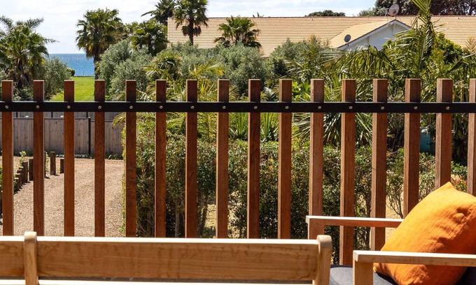 Onetangi Apartment | ONETANGI BEACH STAYS APARTMENT | Coast & Country |