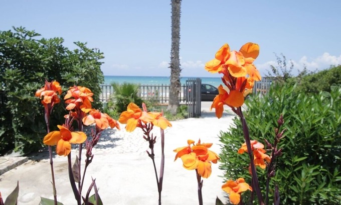 Campofelice di Roccella Villa | Only 20 METERS from the BEACH! Walking