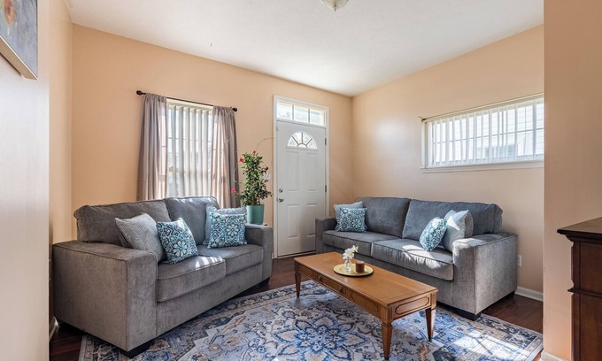 Near East Columbus House | Only 8 min to Ohio State University!