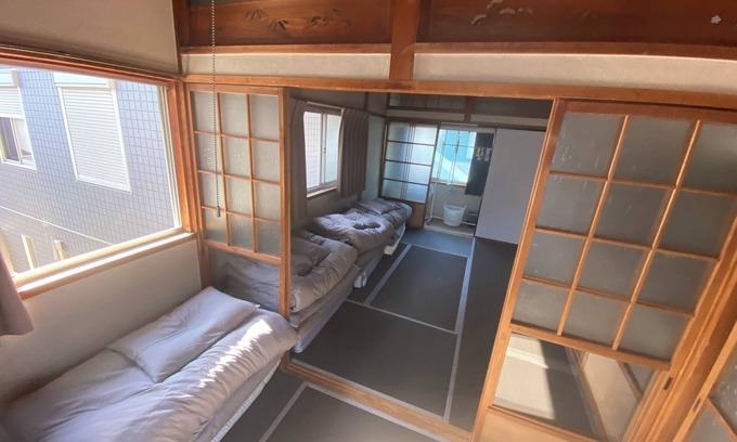 Ibaraki Apartment | Only one apartment is available for rent per day. Located on the second floor of a fashionable café, it is a quiet place to live and relax. Excellent access to Osaka and Kyoto