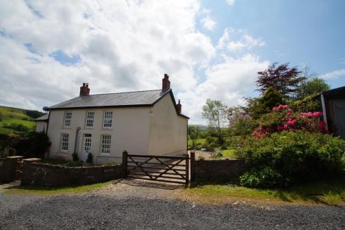 Trecastle House | Onnen Fawr Farmhouse
