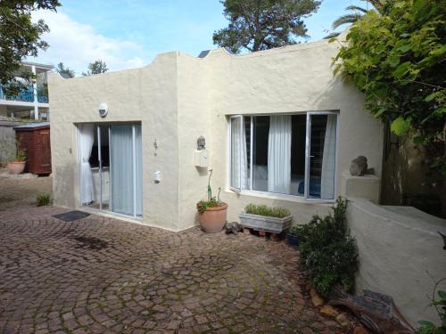 Onrus House | Onrus Garden Cottage, Sunny and Spacious