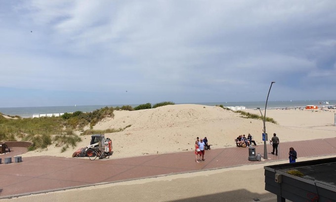 Oostduinkerke-Bad Apartment | Oostduinkerke - Appartement met zeezicht en 2 parkeerplaatsen
