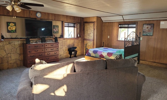 Filion Apartment | Open floor plan, Kitchen, bathroom, sleeps 4, Country Setting