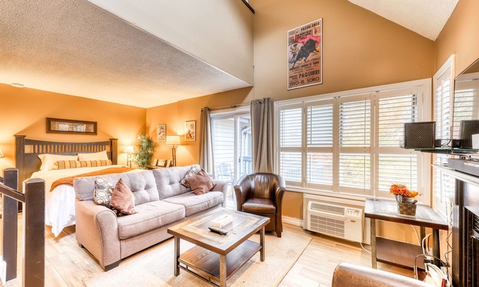 Craigleith House | Open Loft condo with 2 baths shared pool and tennis courts
