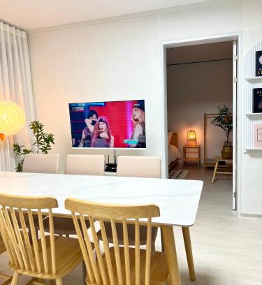 Guro-dong Apartment | Open Special #Guro Station 5 minutes on foot #Hongdae and Gangnam Subway Direct #Gocheok Dome #7-person family and group accommodation