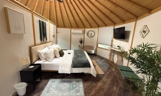 Canyon Lake Cabin | Ophelia: Luxury Yurt-Cabin | Canyon Lake | Hot Tub