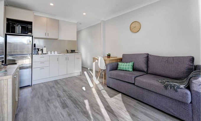 Llanarth Apartment | Ophir Studio - Ideal for Work, BBQ