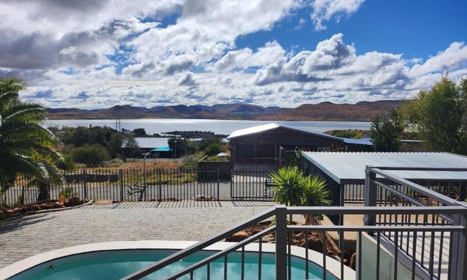 Vanderkloof Apartment | OppiDam Gastehuis