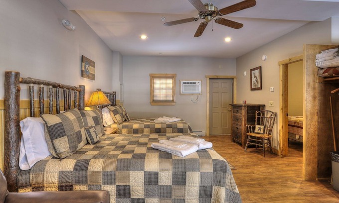 Oquossoc Hotel | Oquossoc Suite #4 | A/C & Fireplace
