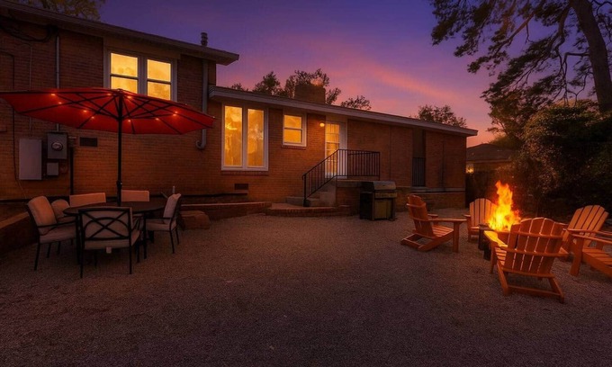 Columbia House | Orange Pit - 3BD 2BA Luxury Retreat - West Cola