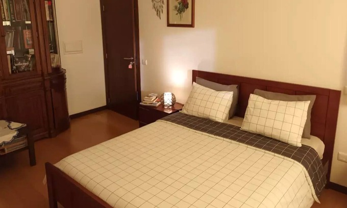 Barreira House | Orange room