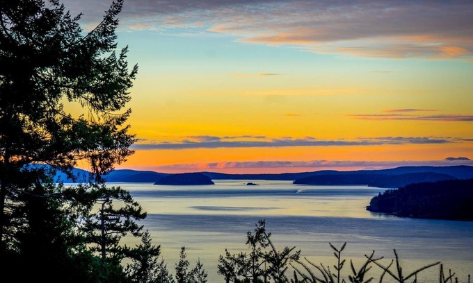 Rosario House | Orcas-Beautiful Modern Home- Large New Deck- Water View- Privacy- Dog Friendly