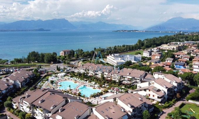 Desenzano del Garda Resort | Orchidea Apartment - three pools and a bar 200m from the Lake