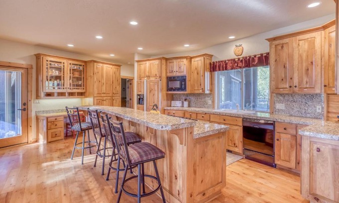 Deer Park House | Oregon Loop 1 - Meredith Lodging