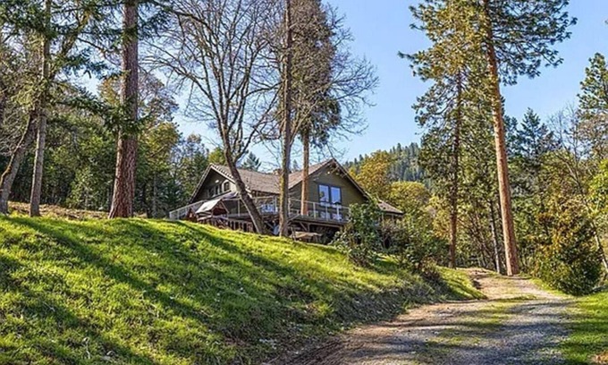 Jacksonville House | Oregon Mountain Chalet!