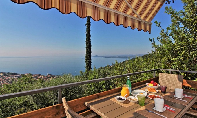 Toscolano Maderno Apartment | Oriolo: with fantastic views of Lake Garda