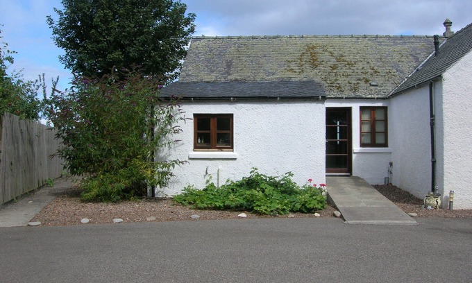 Dingwall Cottage | Osprey Cottage - situated in a convenient but peaceful location