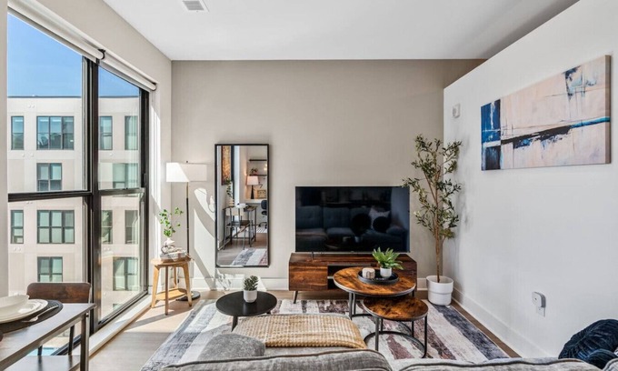 Pendleton Apartment | OTR+CBD | 1-Bed Suite l Free Parking l Gym & Pool