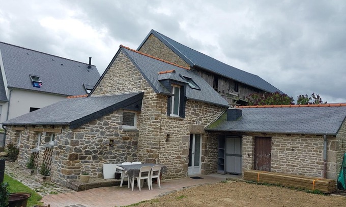 Saint-Carne House | Outbuilding with local charm