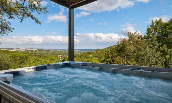Leander House | Outdoor Living at Its Finest - Group Spa, Fire Gathering, Star Dining