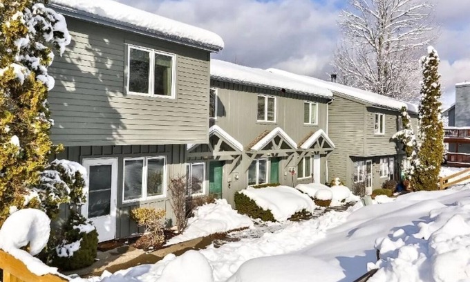 Tannersville House | Outdoors/hiking mountain getaway with AC, WiFi