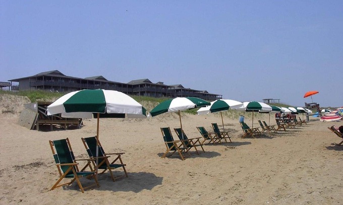 Kill Devil Hills Resort | Outer Banks Beach Club charming oceanside resort with private beach and pools