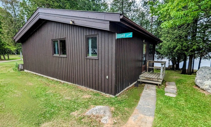 Nipissing Cottage | Outstanding, Beachfront Cottage on Wolfe Lake