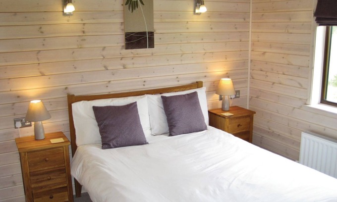 Tadcaster Cabin | Outstanding, stylish lodge with one master double with ensuite shower and two twin.