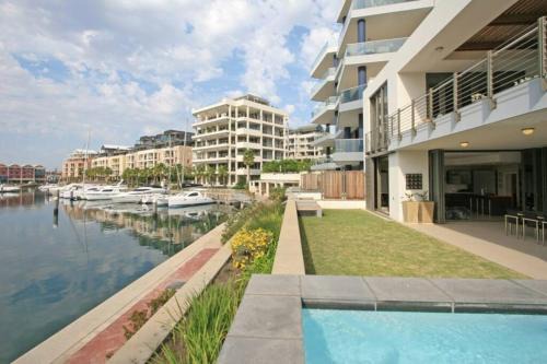 Victoria and Alfred Waterfront Apartment | Outstanding V&A Marina Waterfront apartment