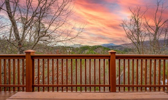 Pigeon Forge House | OVER THE MOUNTAIN - Smoky Mountain View Cabin