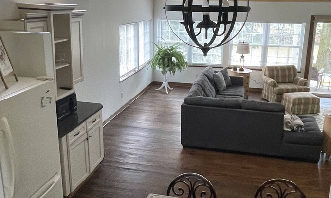 Austinburg House | Overlook the beauty of The Grand River