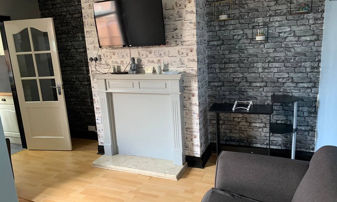 Newcastle-upon-Tyne Apartment | Ovington Grove 3 bedrooms fully furnished kitchen and free parking apartment